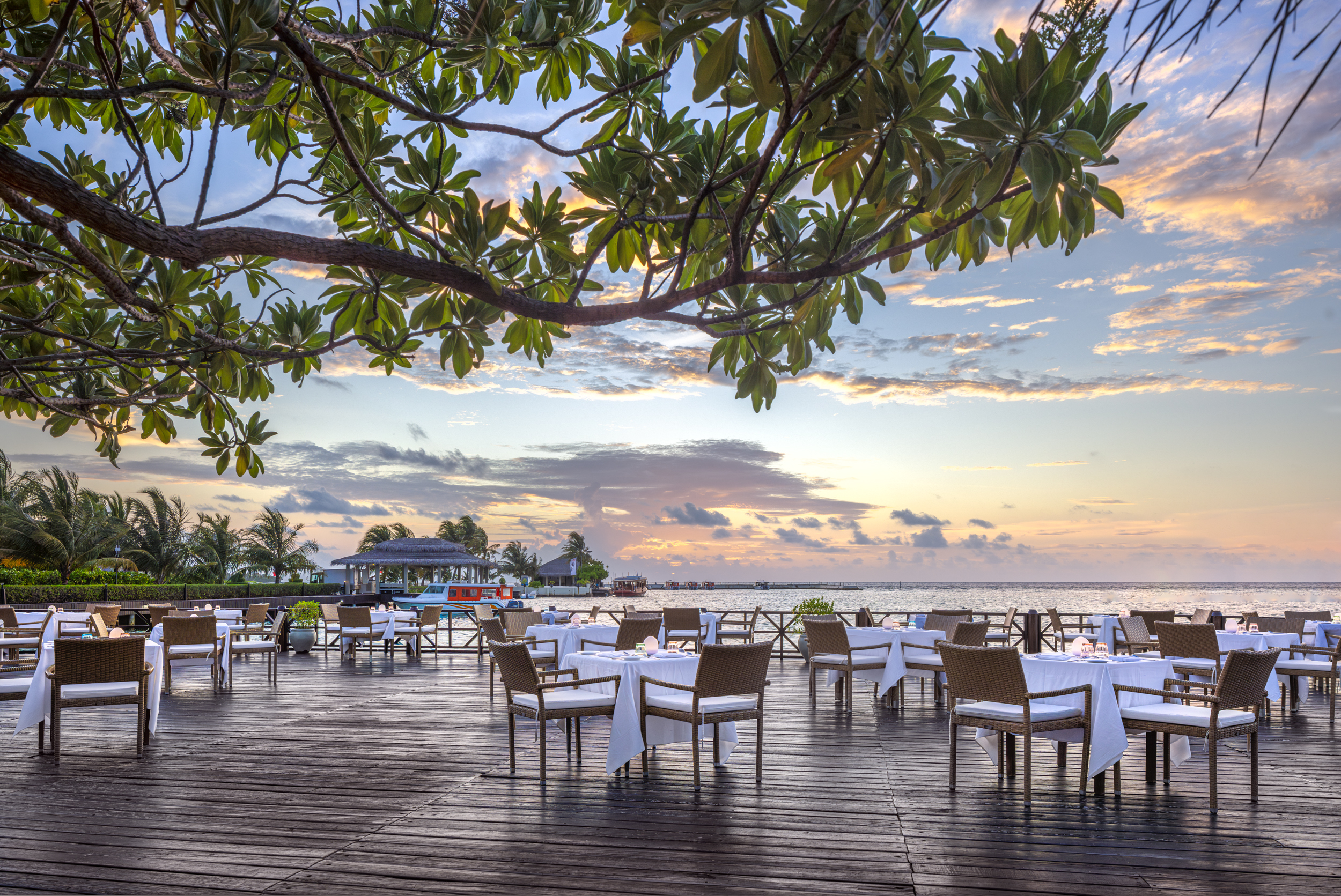 ADAARAN SELECT HUDHURAN FUSHI RESORT - MALDIVES